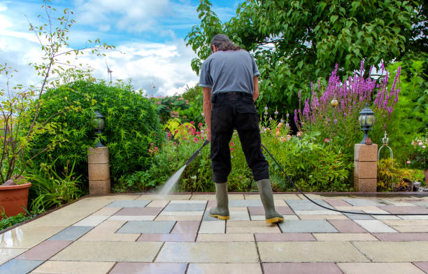 Best Pool Deck Cleaning  in Mirrormont, WA